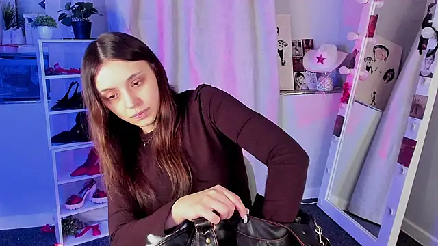 Snapshot of Sahara_Shields chatting on 11/24/25, 10:04 Sahara Shields online show from 11/24/25, 10:04