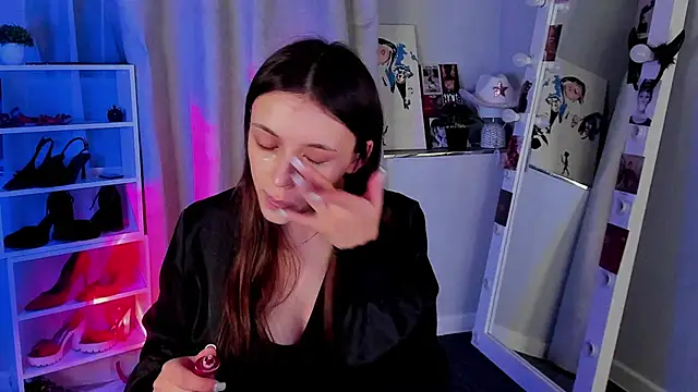 Snapshot of Sahara_Shields chatting on 11/30/25, 10:30 Sahara Shields online show from 11/30/25, 10:30