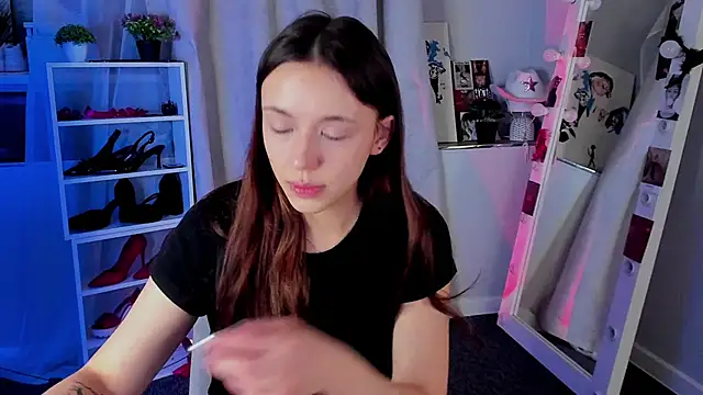 Snapshot of Sahara_Shields chatting on 12/04/25, 07:50 Sahara Shields online show from 12/04/25, 07:50