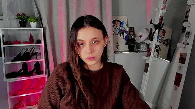 Snapshot of Sahara_Shields chatting on 12/19/25, 10:44 Sahara Shields online show from 12/19/25, 10:44