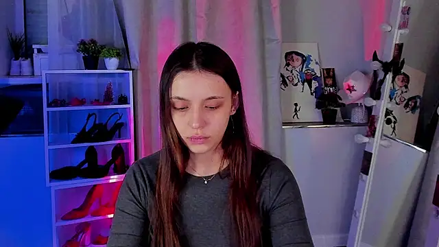 Snapshot of Sahara_Shields chatting on 12/21/25, 10:33 Sahara Shields online show from 12/21/25, 10:33