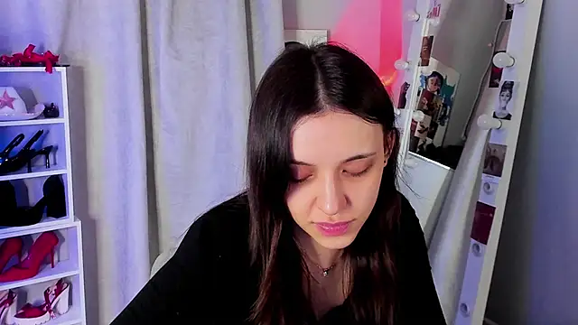 Snapshot of Sahara_Shields chatting on 02/04/26, 09:04 Sahara Shields online show from 02/04/26, 09:04