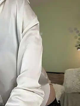 Snapshot of Kiss_My_Body chatting on 02/02/25, 06:10 Kiss My Body online show from 02/02/25, 06:10