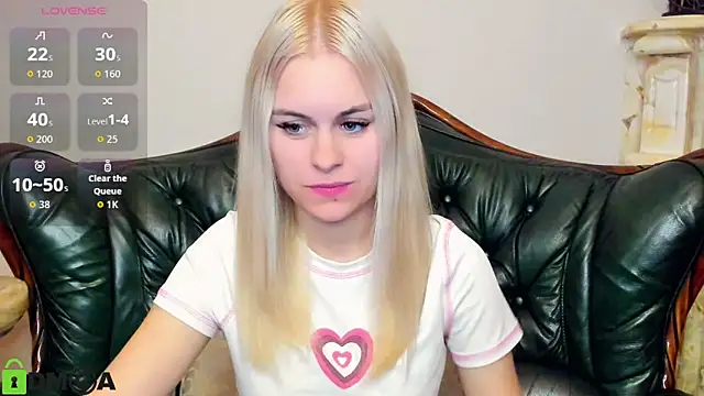 Snapshot of HillEva chatting on 09/24/25, 07:50 HillEva online show from 09/24/25, 07:50