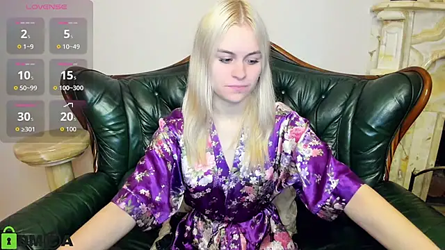Snapshot of HillEva chatting on 10/09/25, 07:45 HillEva online show from 10/09/25, 07:45
