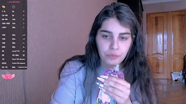 Snapshot of _Roselina_ chatting on 01/23/25, 10:43 Roselina online show from 01/23/25, 10:43