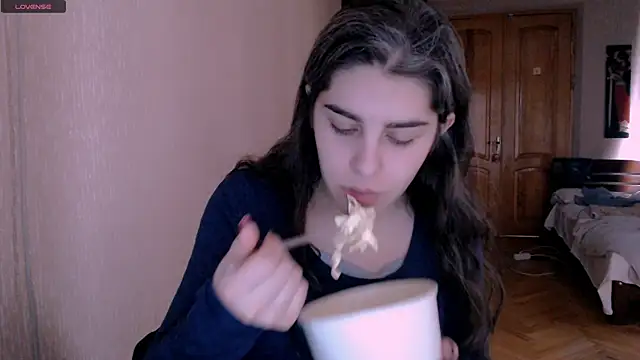 Snapshot of _Roselina_ chatting on 02/08/25, 07:15 Roselina online show from 02/08/25, 07:15