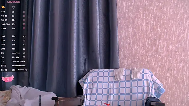 Snapshot of _Roselina_ chatting on 02/15/25, 07:38 Roselina online show from 02/15/25, 07:38