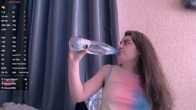 Snapshot of _Roselina_ chatting on 02/15/25, 10:44 Roselina online show from 02/15/25, 10:44