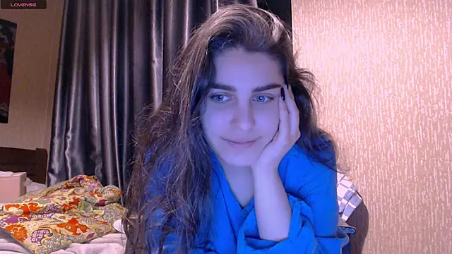 Snapshot of _Roselina_ chatting on 02/18/25, 04:37 Roselina online show from 02/18/25, 04:37