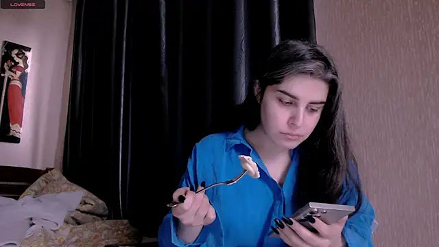 Snapshot of _Roselina_ chatting on 02/19/25, 08:12 Roselina online show from 02/19/25, 08:12