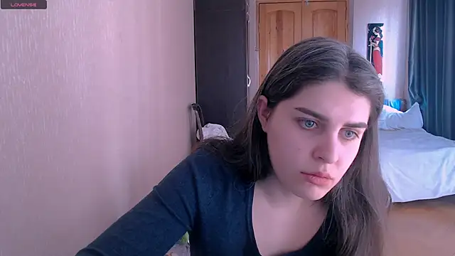 Snapshot of _Roselina_ chatting on 03/11/25, 09:02 Roselina online show from 03/11/25, 09:02