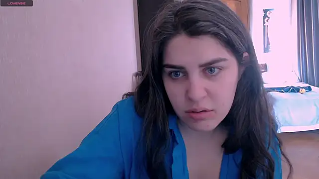 Snapshot of _Roselina_ chatting on 03/17/25, 06:18 Roselina online show from 03/17/25, 06:18