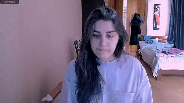 Snapshot of _Roselina_ chatting on 03/19/25, 09:38 Roselina online show from 03/19/25, 09:38