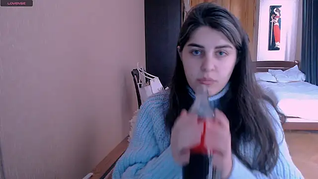 Snapshot of _Roselina_ chatting on 03/20/25, 07:47 Roselina online show from 03/20/25, 07:47