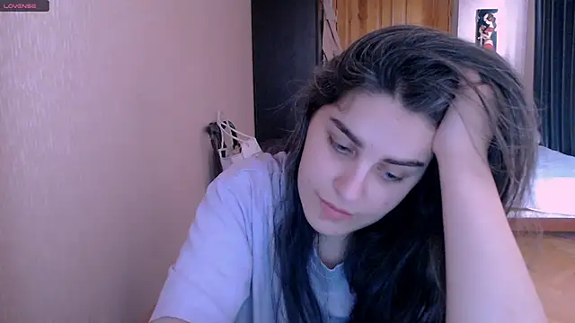 Snapshot of _Roselina_ chatting on 03/20/25, 10:54 Roselina online show from 03/20/25, 10:54