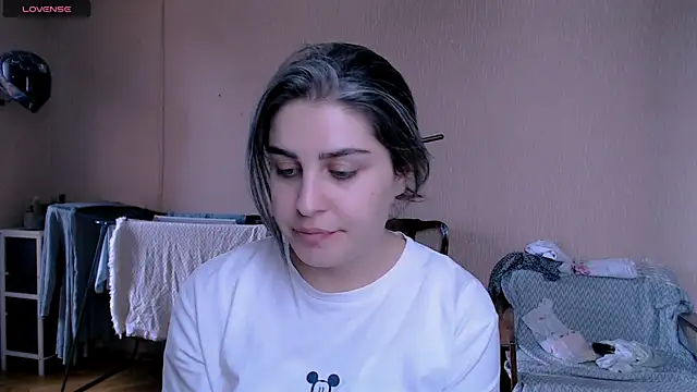 Snapshot of _Roselina_ chatting on 09/27/25, 11:37 Roselina online show from 09/27/25, 11:37