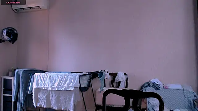 Snapshot of _Roselina_ chatting on 09/28/25, 08:09 Roselina online show from 09/28/25, 08:09