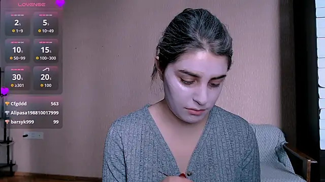 Snapshot of _Roselina_ chatting on 10/28/25, 11:25 Roselina online show from 10/28/25, 11:25