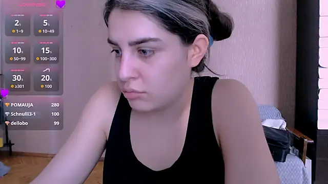 Snapshot of _Roselina_ chatting on 11/03/25, 07:42 Roselina online show from 11/03/25, 07:42