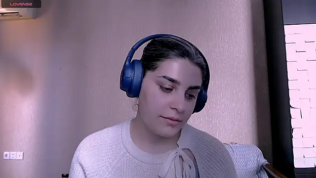 Snapshot of _Roselina_ chatting on 11/22/25, 11:09 Roselina online show from 11/22/25, 11:09