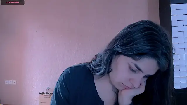 Snapshot of _Roselina_ chatting on 11/26/25, 06:36 Roselina online show from 11/26/25, 06:36