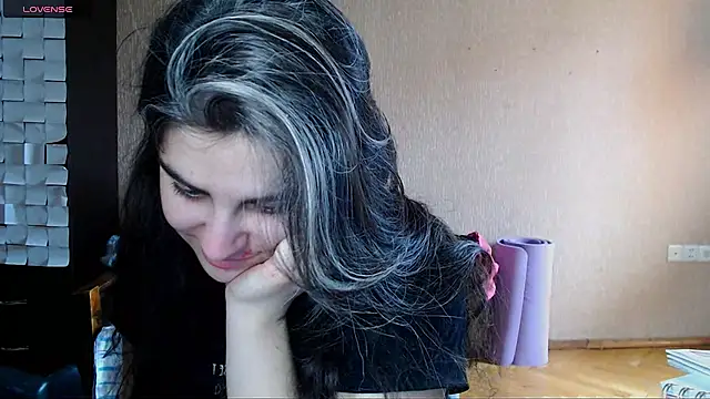 Snapshot of _Roselina_ chatting on 02/10/26, 11:14 Roselina online show from 02/10/26, 11:14