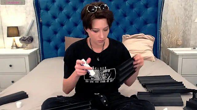 via mayer  online show from 11/10/25, 03:22