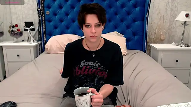 Snapshot of via_mayer_ chatting on 12/23/25, 04:21 via mayer online show from 12/23/25, 04:21