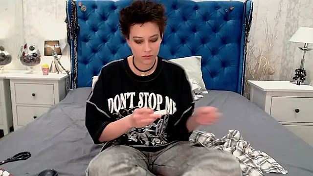 Snapshot of via_mayer_ chatting on 03/03/26, 08:48 via mayer online show from 03/03/26, 08:48