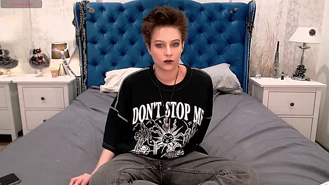 Snapshot of via_mayer_ chatting on 03/21/26, 01:58 via mayer online show from 03/21/26, 01:58