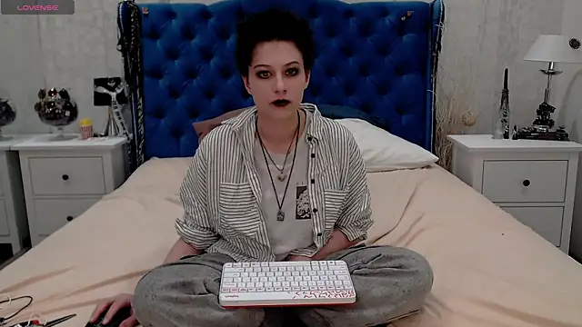 Snapshot of via_mayer_ chatting on 05/02/26, 01:32 via mayer online show from 05/02/26, 01:32