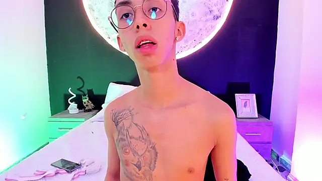 EthaanCox online show from 02/19/25, 02:33