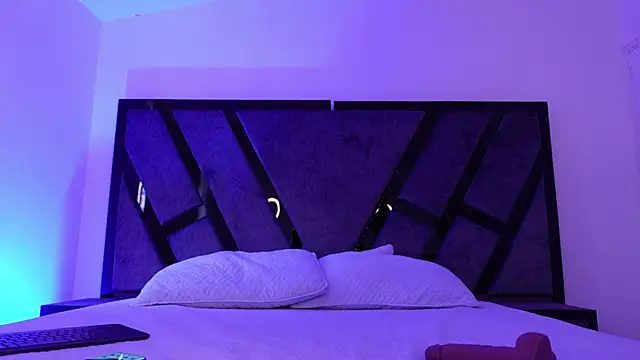 EthaanCox online show from 12/03/25, 08:40