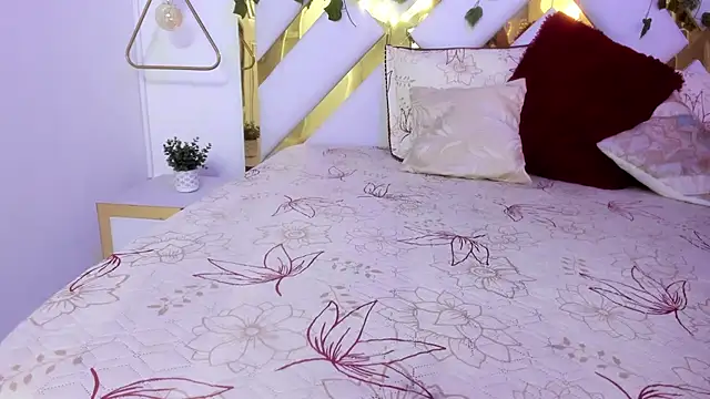 Snapshot of Christal_Golden chatting on 01/25/25, 06:57 Christal Golden online show from 01/25/25, 06:57