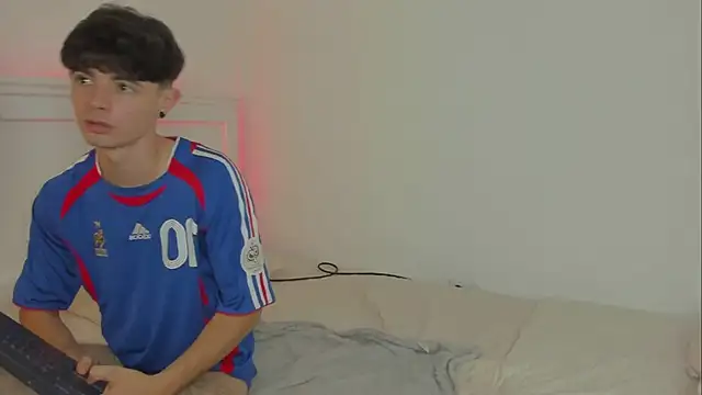 Snapshot of connor_and_angel chatting on 03/08/26, 02:04 connor and angel online show from 03/08/26, 02:04