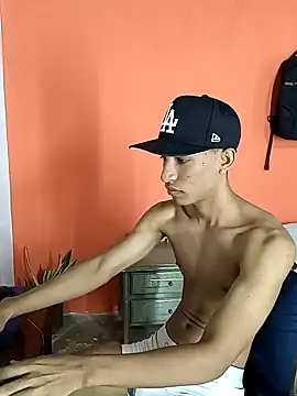 Snapshot of matteo_rivas chatting on 01/27/25, 02:02 matteo rivas online show from 01/27/25, 02:02