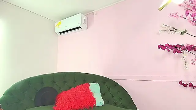 scarlette69 online show from 02/12/25, 12:48