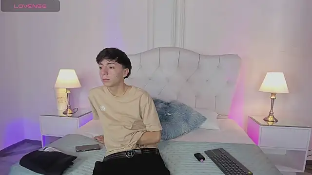 ethan and ava online show from 03/19/25, 02:02