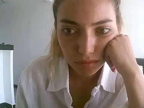 VittoriaTaylor online show from 02/09/26, 07:29