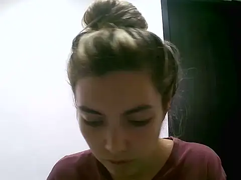 VittoriaTaylor online show from 05/02/26, 08:36