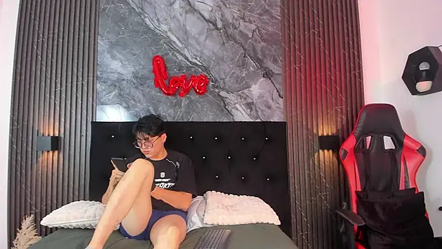 Snapshot of vanilla_hot chatting on 02/17/25, 01:21 vanilla hot online show from 02/17/25, 01:21