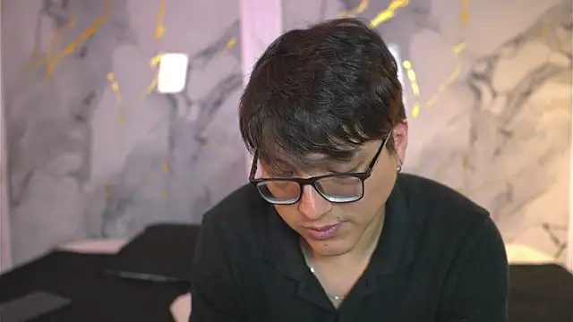 vanilla hot online show from 10/26/25, 07:42