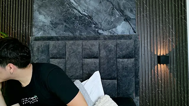 vanilla hot online show from 11/18/25, 07:07