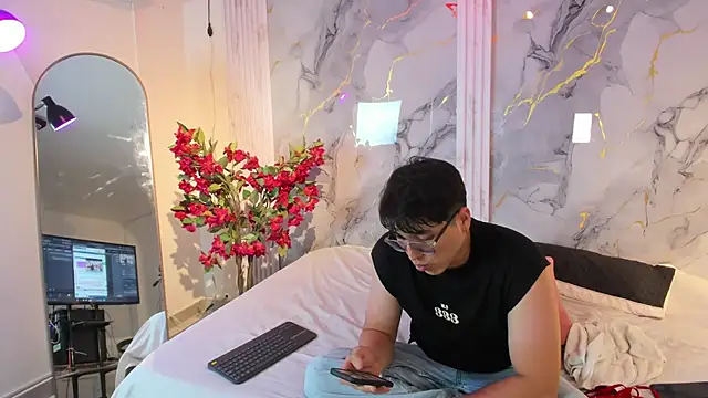 vanilla hot online show from 12/03/25, 07:23