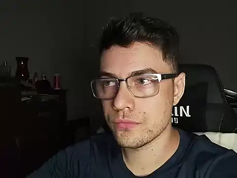 Dyllan   online show from 10/28/25, 01:53