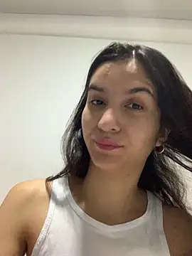 Bella still online show from 11/07/25, 01:22