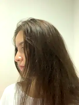 Snapshot of Bella_still chatting on 12/20/25, 12:07 Bella still online show from 12/20/25, 12:07