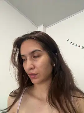 Snapshot of Bella_still chatting on 02/13/26, 02:02 Bella still online show from 02/13/26, 02:02