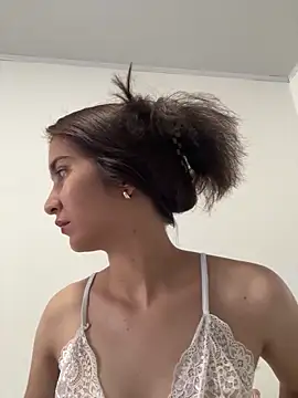 Snapshot of Bella_still chatting on 02/17/26, 01:18 Bella still online show from 02/17/26, 01:18